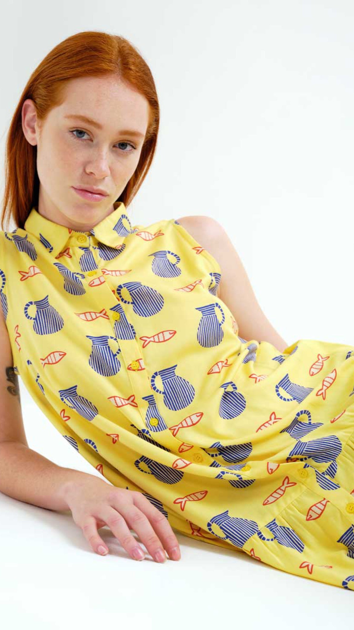 Vestido corto con estampado Brava