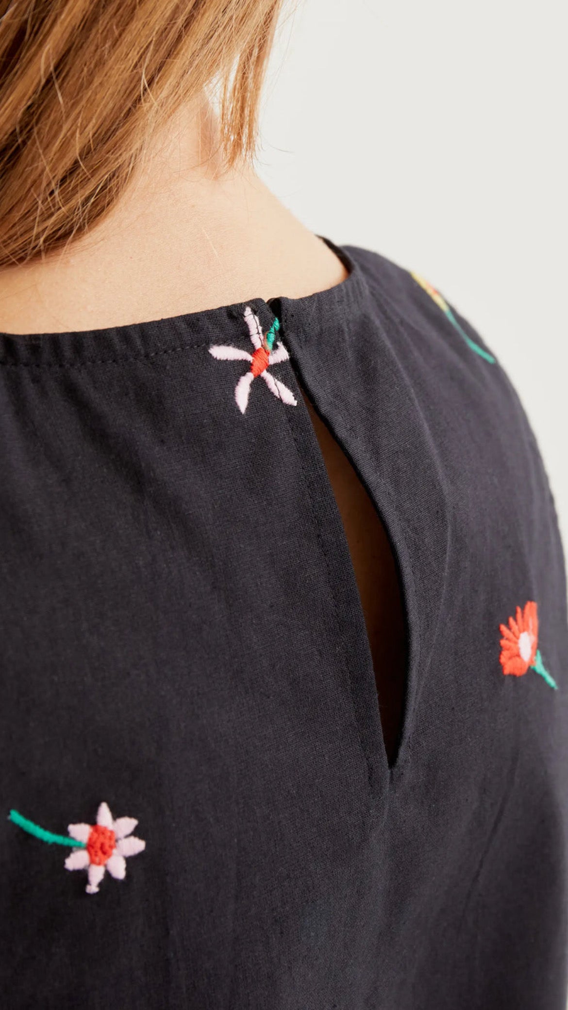 Top de tirantes con estampado Black Gardener