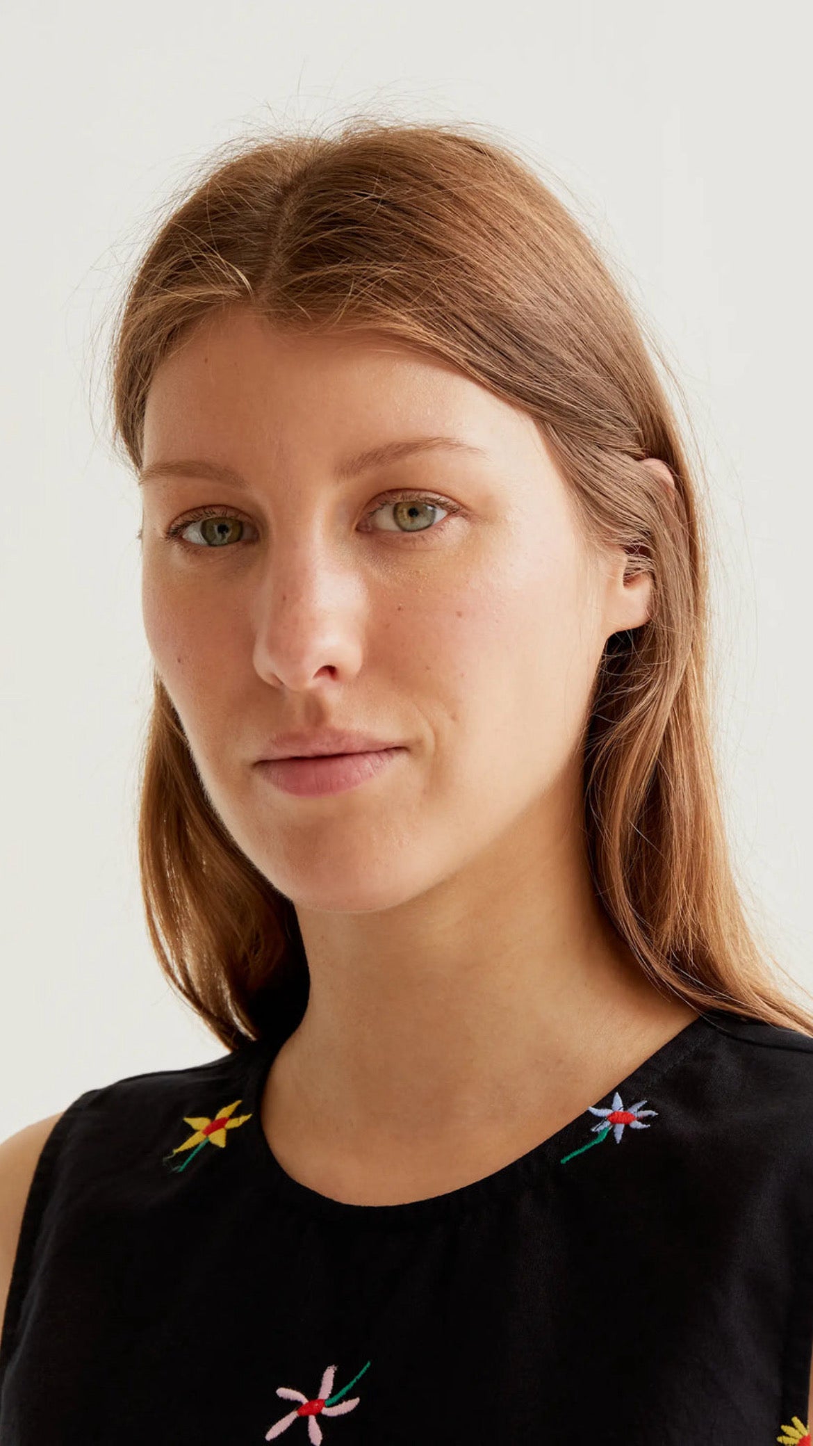 Top de tirantes con estampado Black Gardener