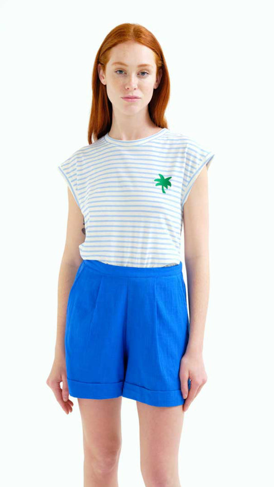 Camiseta con estampado de rayas blanco y azul