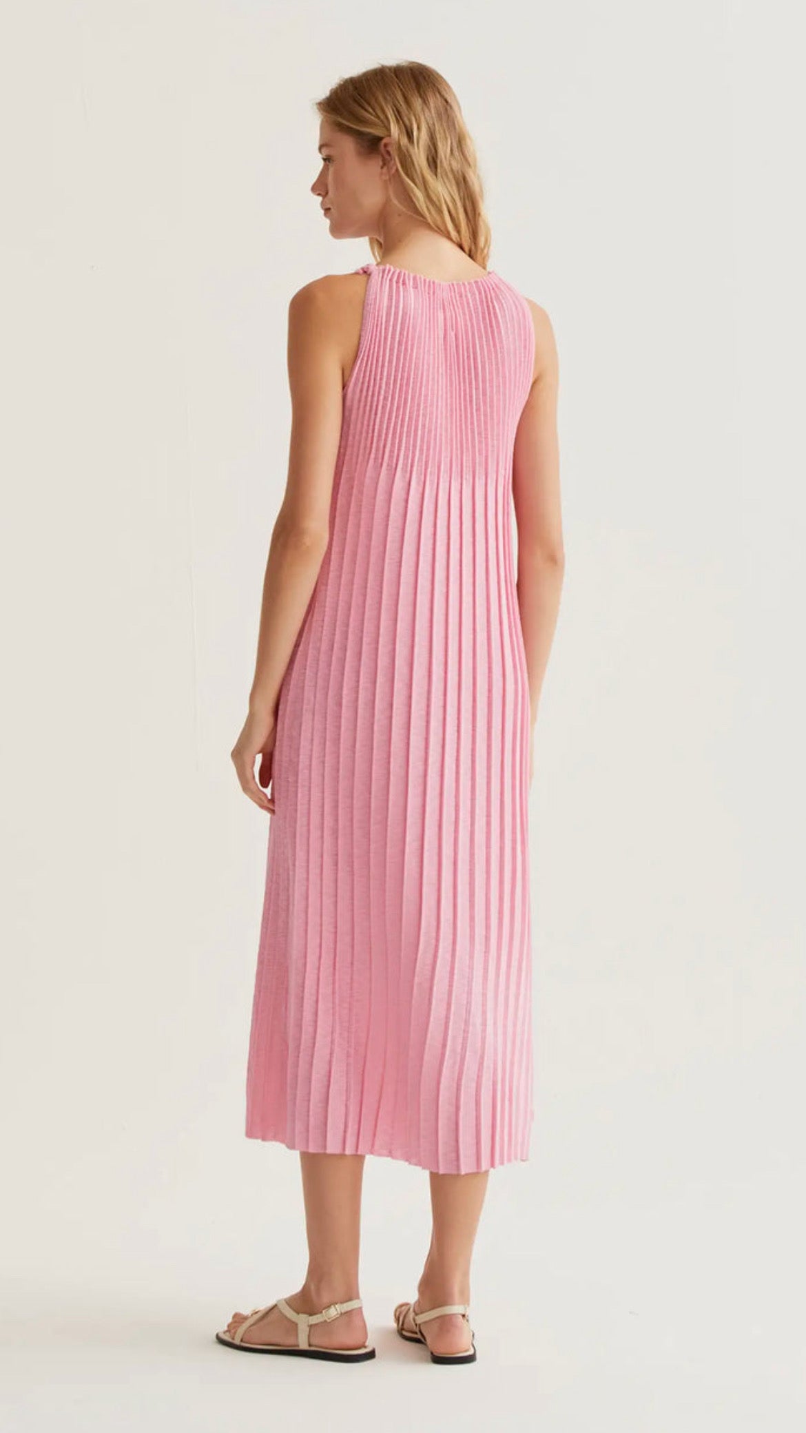 Vestido largo plisado rosa