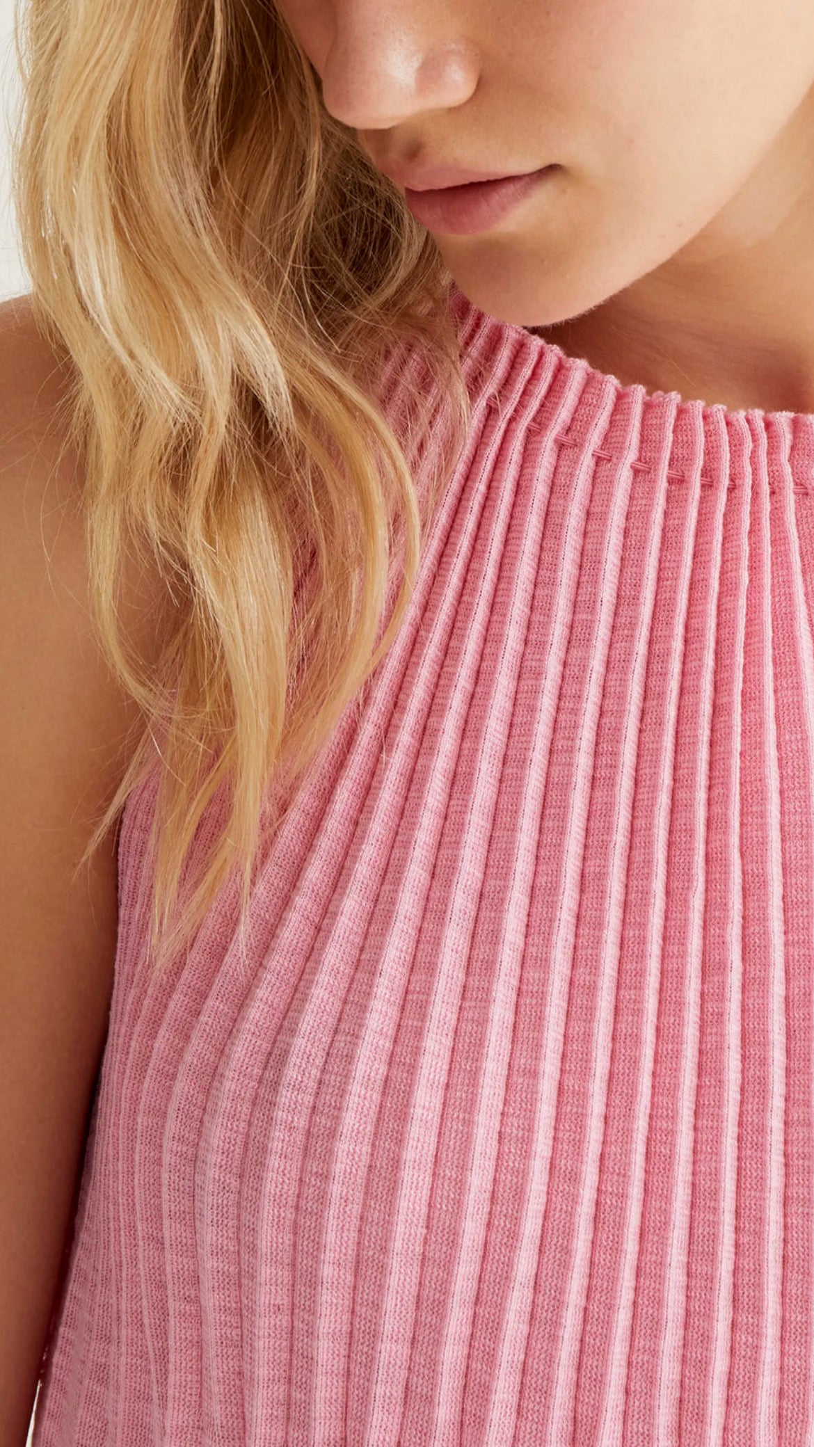 Vestido largo plisado rosa