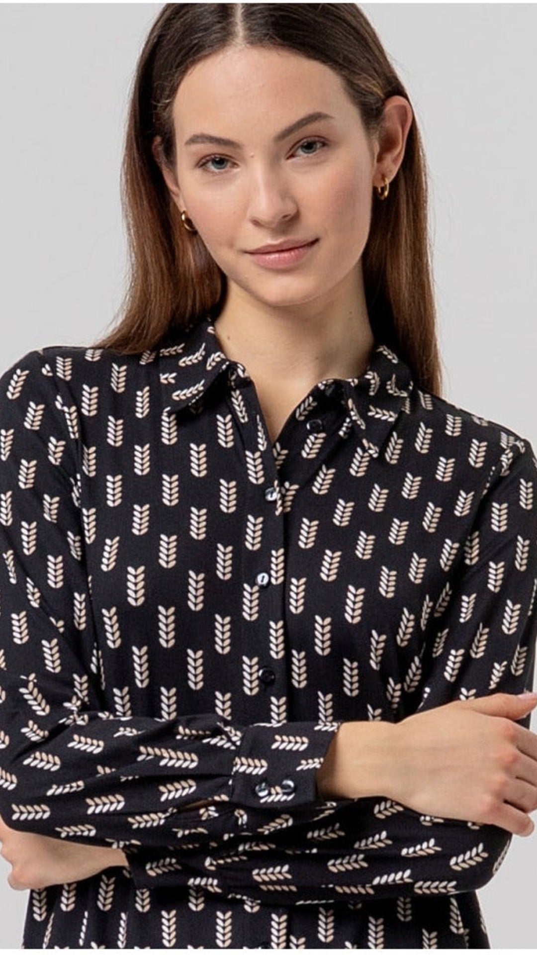 Camisa amplia Surkana de estampado geométrico Negro | imagen 2