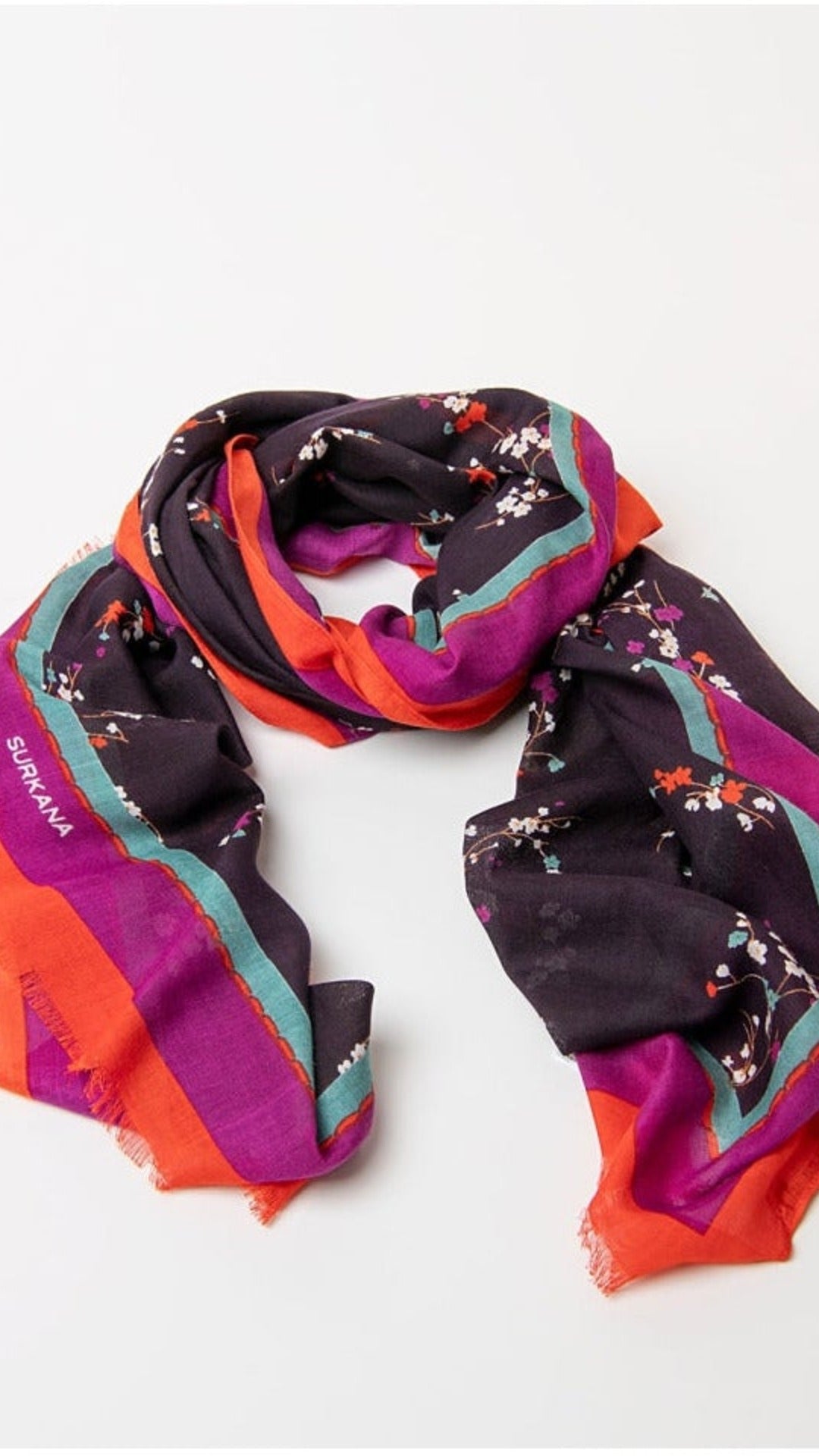 Pañuelo Surkana floral con flecos Morado | imagen 2
